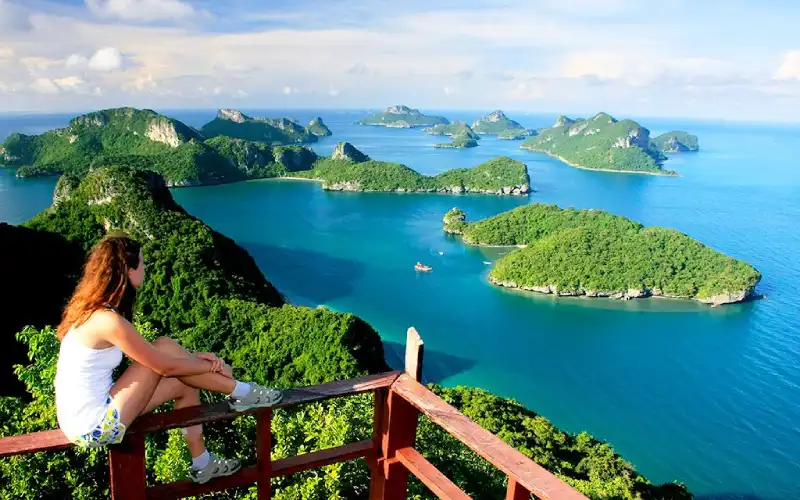 Relaxe em praias cercadas por palmeiras e aproveite a vibe tranquila de Koh Samui