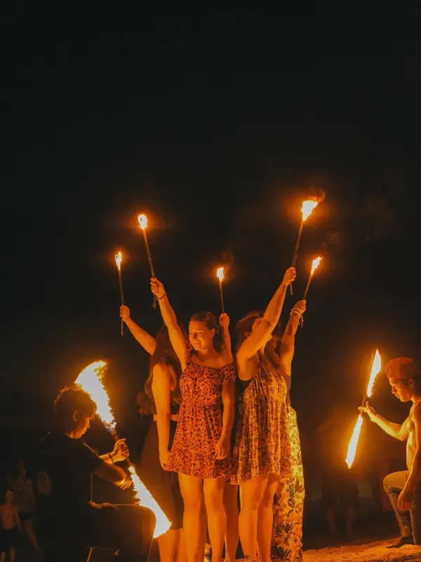 Shows de fogo em Krabi criam memórias sob o céu