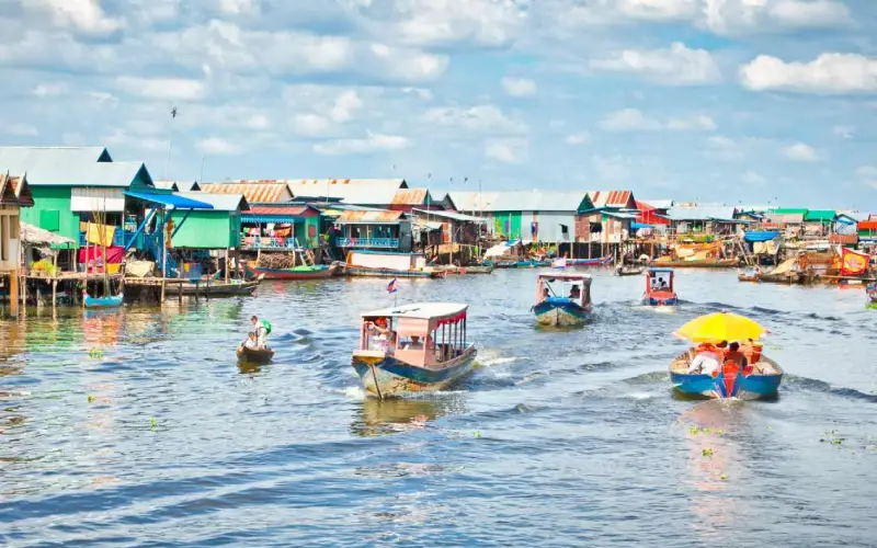 Cerca de 1,5 milhão vive ao redor do Tonle Sap