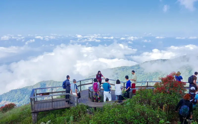 Visite Doi Inthanon e admire cachoeiras e natureza