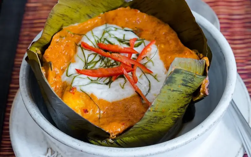 Amok revela a alma cremosa da culinária cambojana