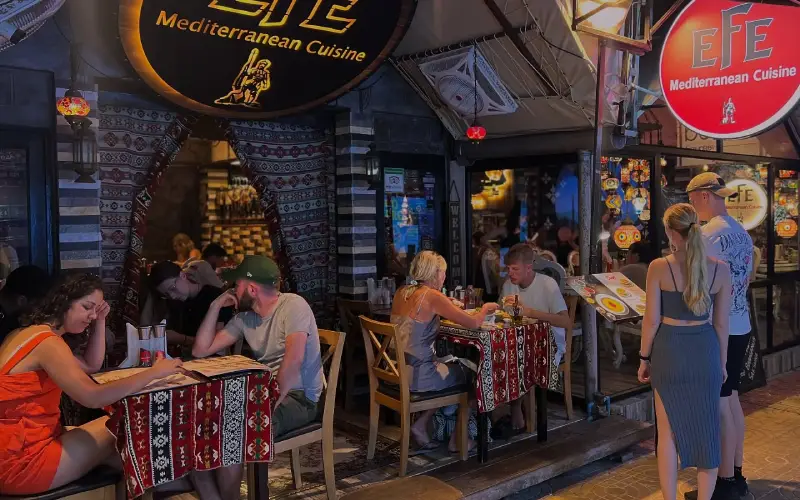 Jantar à beira mar no Efe traz romance à ilha