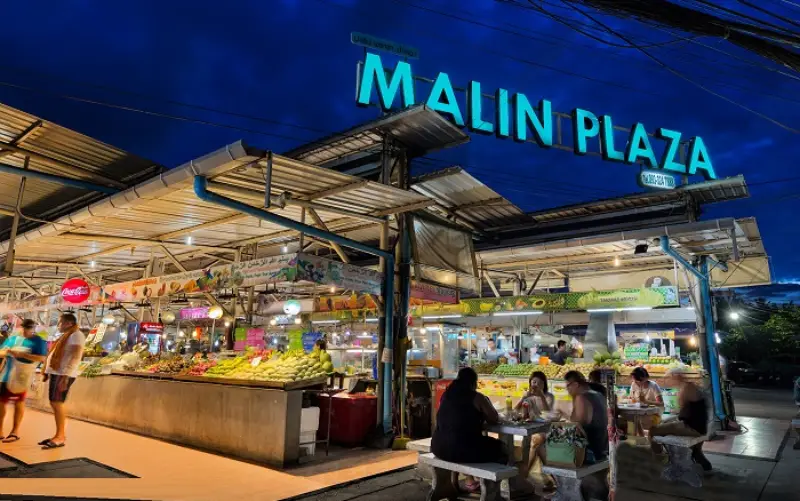 Malin Plaza é mercado noturno animado