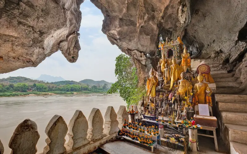 Navegue pelo Mekong até as cavernas Pak Ou sagradas