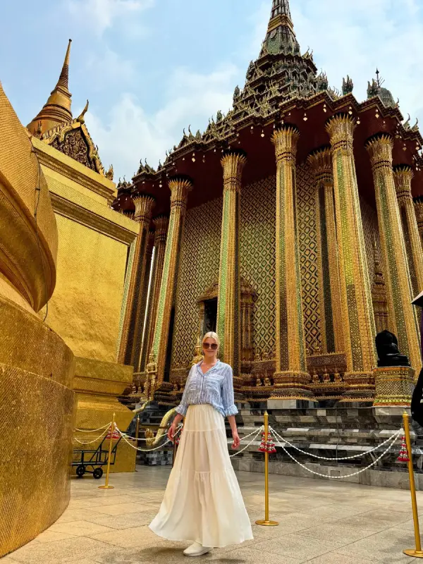 O Palácio brilha com templos de ouro e mosaico