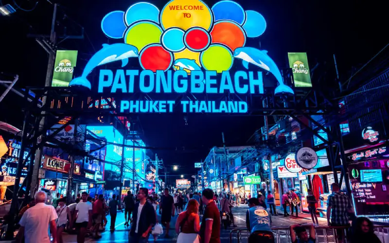 Patong é a praia mais vibrante de Phuket