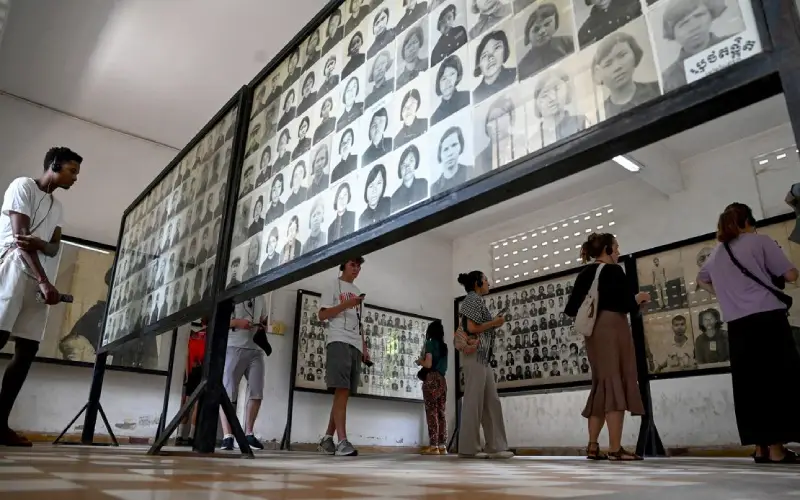 Tuol Sleng lembra a resiliência do Camboja