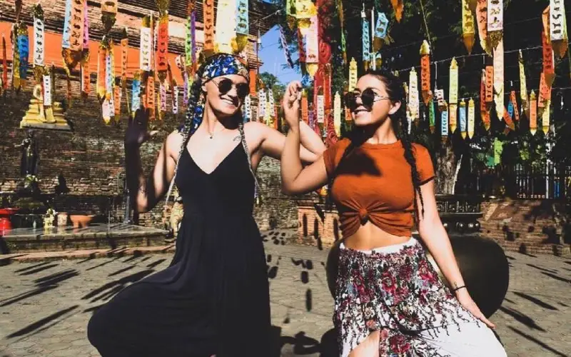 Orçamento claro guia viajantes com conforto