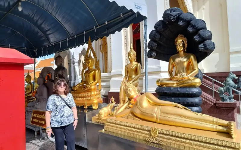 Registro junto a estátua sagrada capta serenidade