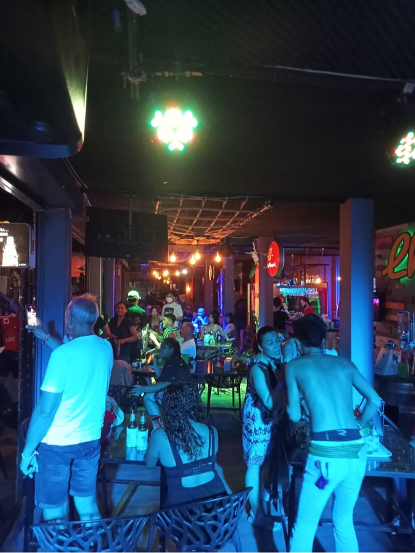 Chaolay Bar atrai quem busca noite tranquila