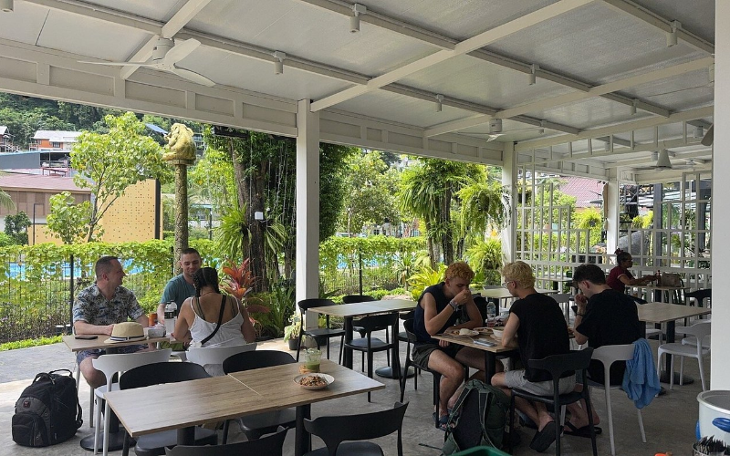 The Locals - Curry tailandês autêntico e comida de rua