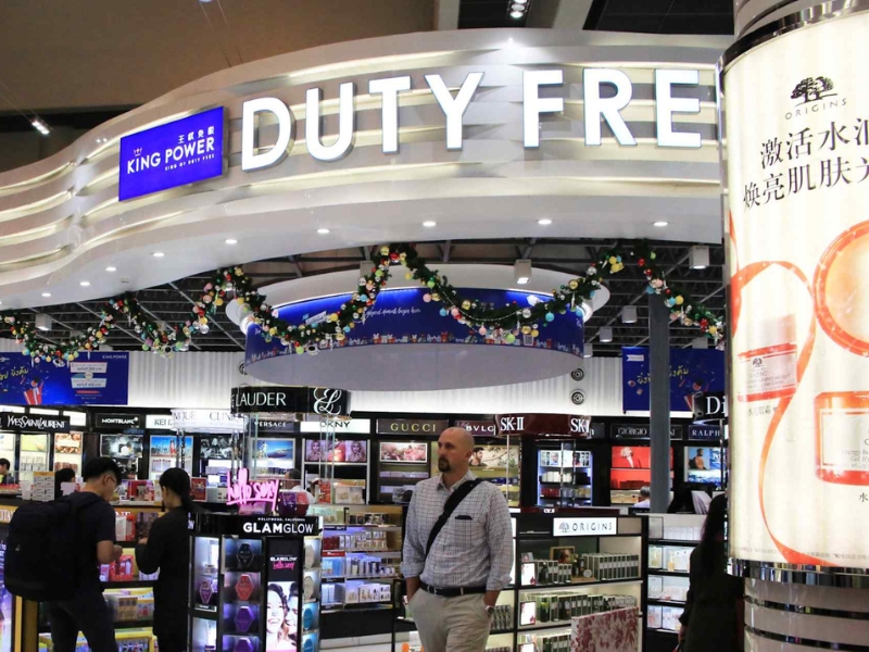 King Power Duty Free perto do Aeroporto Suvarnabhumi é perfeito para compras de última hora