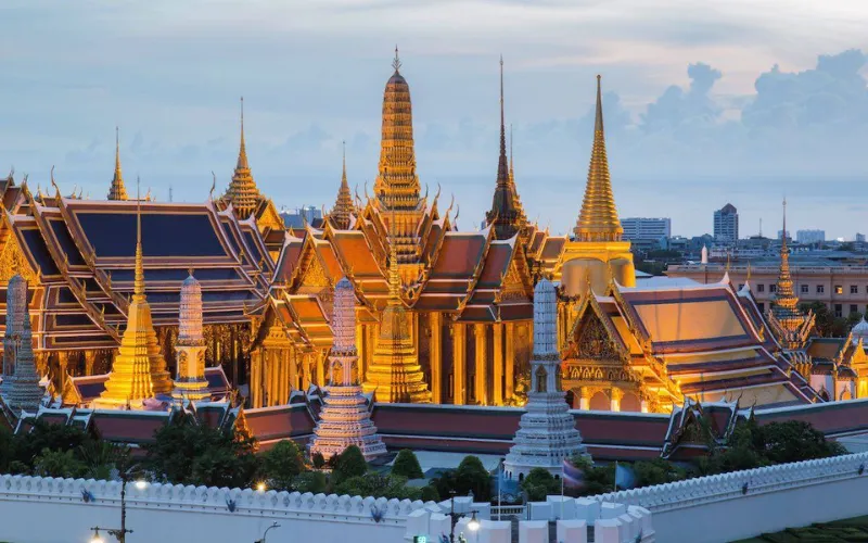 O Wat Phra Kaew é o templo mais sagrado da Tailândia e abriga o Buda de Esmeralda.