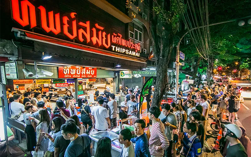 O Thipsamai Pad Thai é famoso por servir um dos melhores Pad Thai de Bangkok