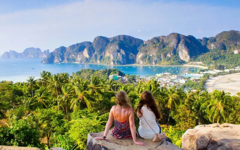 Koh Phi Phi – Um paraíso tropical com uma beleza natural surreal