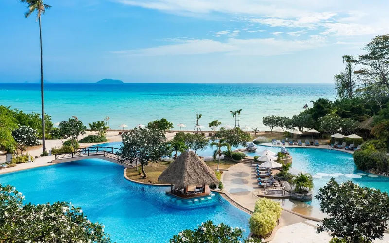 Vistas panorâmicas espetaculares a partir de luxuosos hotéis 5 estrelas em Krabi.