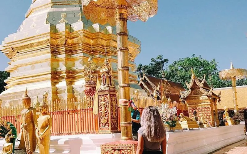 Visite o Wat Phra That Doi Suthep, um dos templos mais importantes de Chiang Mai.