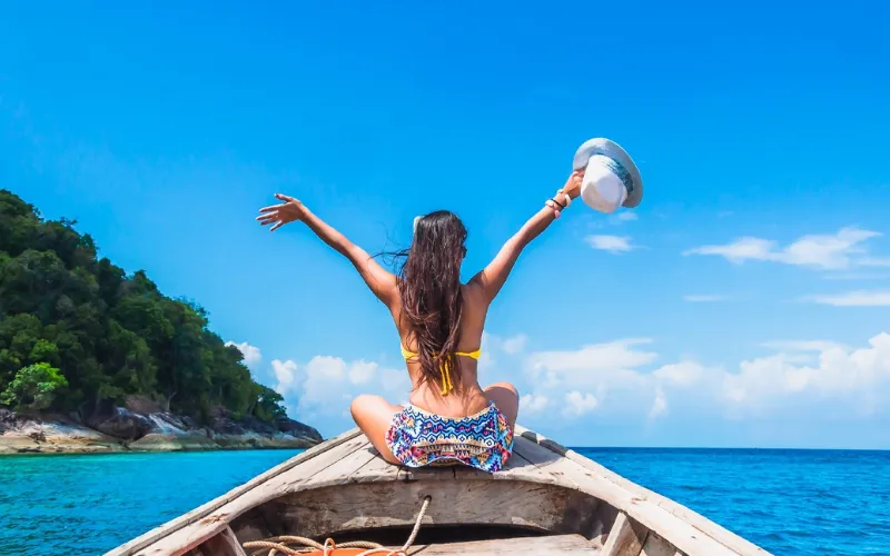 Planejar o orçamento da viagem ajuda a gerenciar melhor os gastos em uma jornada entre Tailândia e Doha.