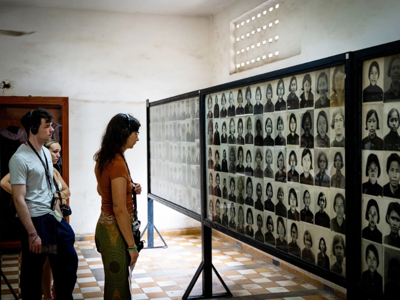 Museu do Genocídio Tuol Sleng preserva a memória de um período sombrio do Camboja.