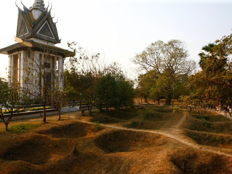 Choeung Ek preserva a memória das vítimas do Khmer Rouge em ambiente silencioso