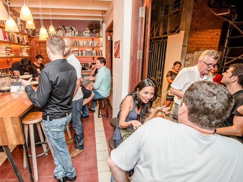 Bassac Lane reúne bares modernos para uma noite animada em Phnom Penh