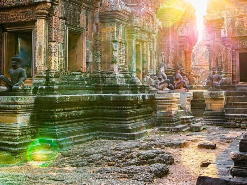 Banteay Samre encanta pela arquitetura Khmer e atmosfera tranquila