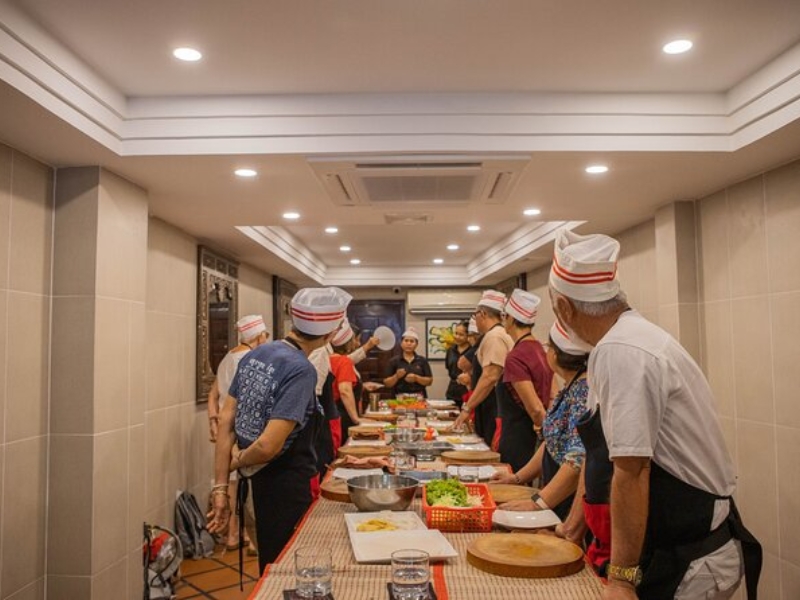 Aprenda pratos tradicionais do Camboja em uma aula de culinária Khmer
