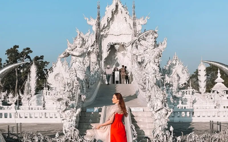 Wat Rong Khun (Templo Branco), uma impressionante obra de arte contemporânea e símbolo cultural de Chiang Rai