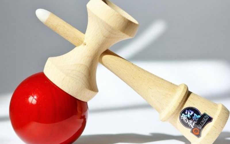 Brinquedo tradicional de habilidade e foco