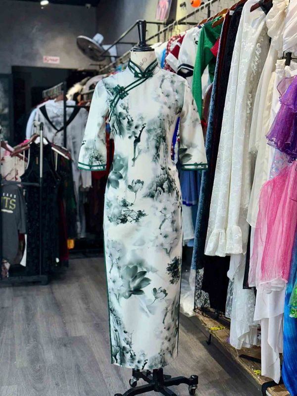 Qipao elegante simboliza cultura chinesa clássica