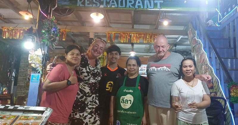 Comida acessível para um jantar rápido depois de um passeio na praia