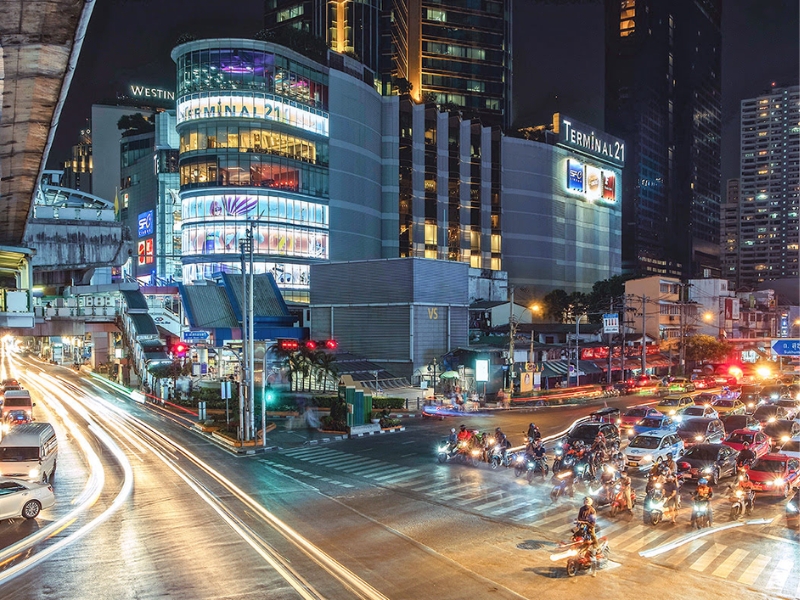 O bairro Sukhumvit é um dos distritos mais populares e animados de Bangkok