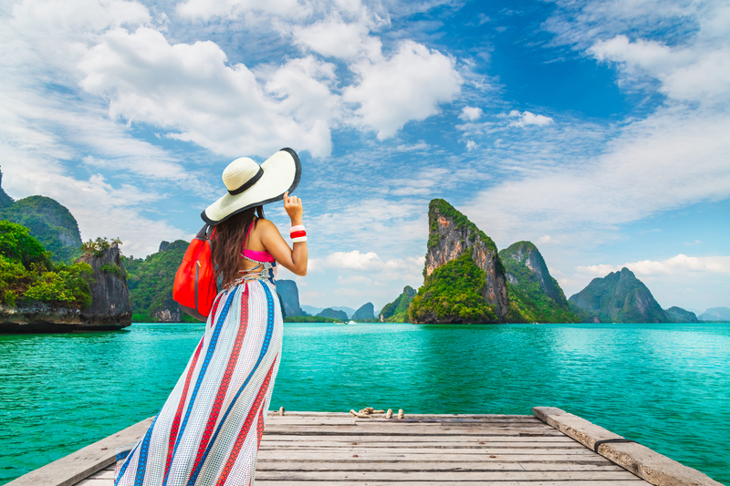Visitantes aproveitando a vista panorâmica em sua viagem asiática