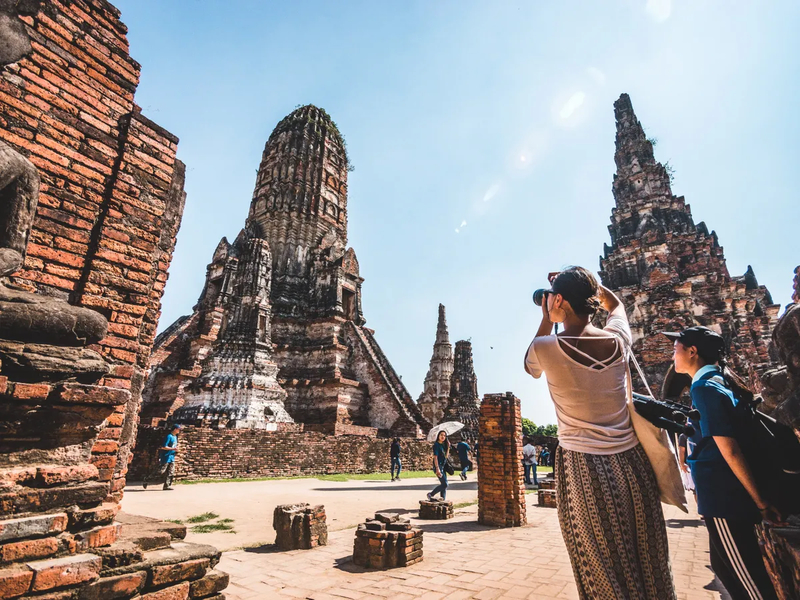 Wat Chaiwatthanaram ao pôr do sol, um dos templos mais impressionantes de Ayutthaya às margens do rio Chao Phraya