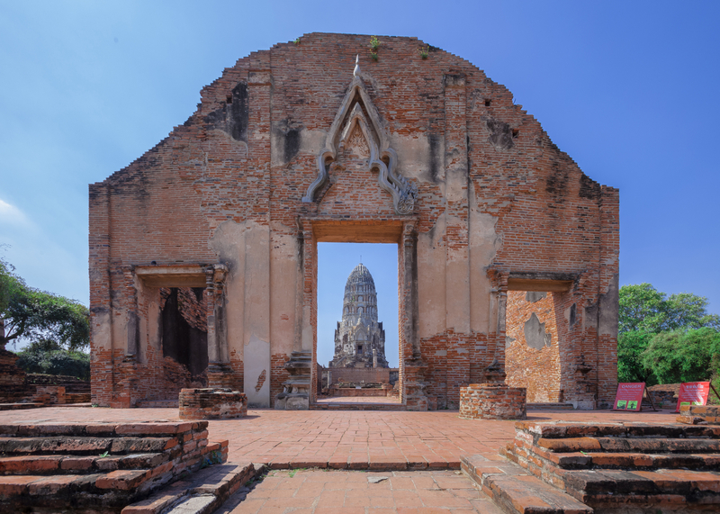 Wat Ratchaburana, templo histórico de Ayutthaya conhecido por seu prang central bem preservado inspirado na arquitetura de Angkor
