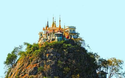Excursión de día completo al monte Popa desde Bagan con guía en español