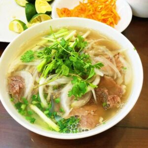 sopa de macarrão com carne