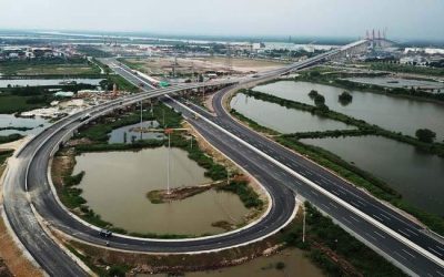 A viagem pela nova rodovia de Hanói a Ha Long dura 1,5 hora