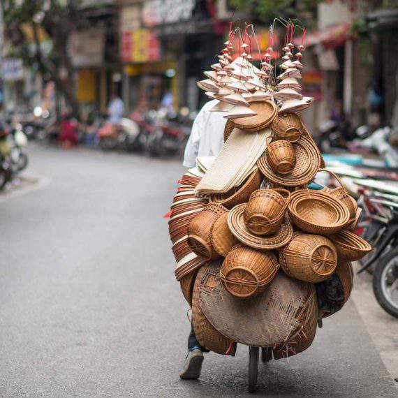 Vendedor callejero de Hanoi