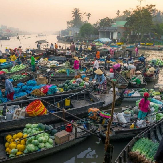 Cai Rang floating market