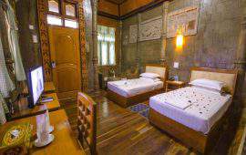 Shwe Thazin Hotel bungalow superior2