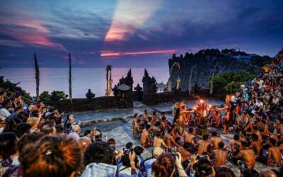 Excursión al templo de Uluwatu con baile Kecak en Bali con guía en español